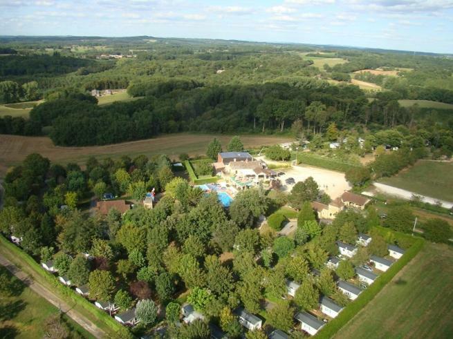 Camping Le Pigeonnier Saint-Crépin-et-Carlucet Zewnętrze zdjęcie